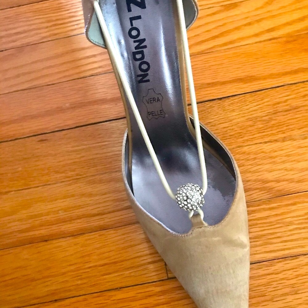 Beige gold heels with shiny stone